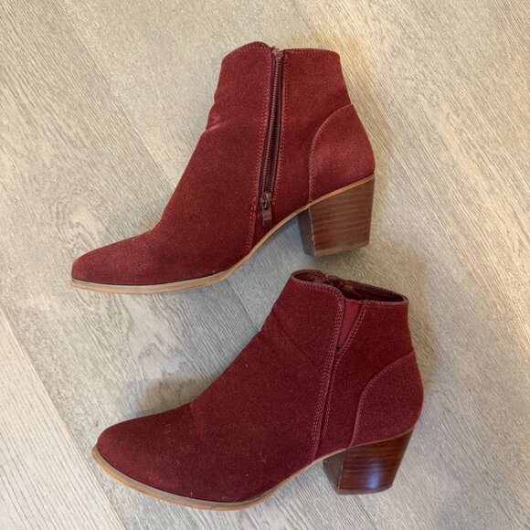 Red velvet ankle boots - Picture 2 of 3